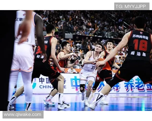 北京篮球队默契配合分析:战术创新与团队协作的完美结合 北京篮球队默契配合分析:战术创新与团队协作的完美结合