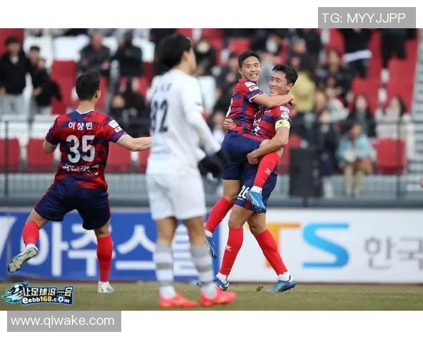 成都足球队的控制策略解析与未来发展展望