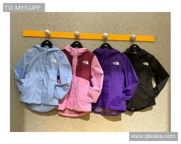 时尚与运动兼具的足球外套款式推荐，助你轻松应对各种场合与天气